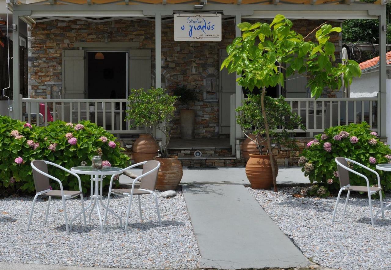 Studios Yalos Chorefton Exterior photo